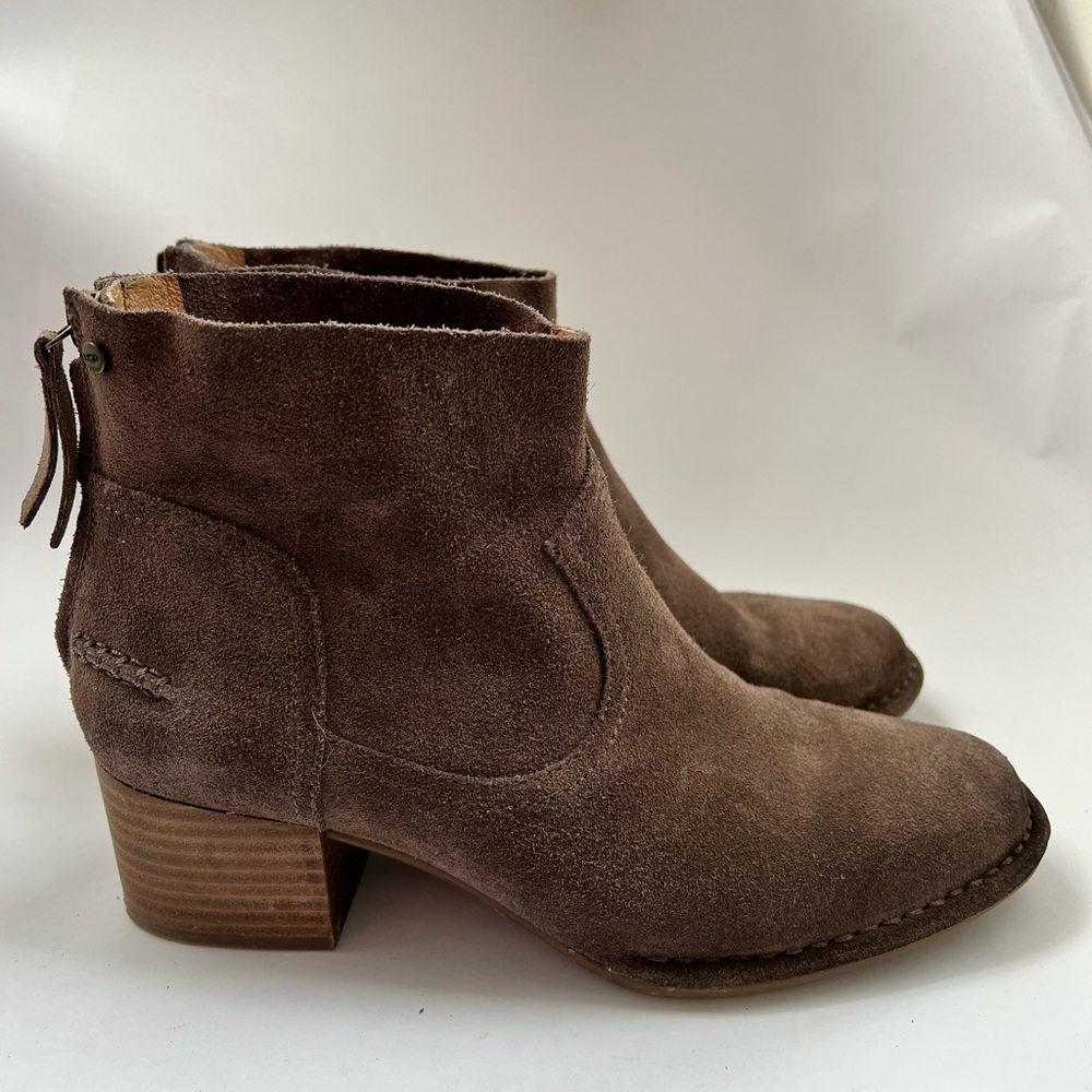 UGG bandara ankle bootie